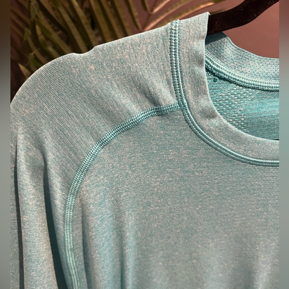 Lululemon- Men's “License to Train” Long-Sleeve Shirt: - Picture 2 of 3